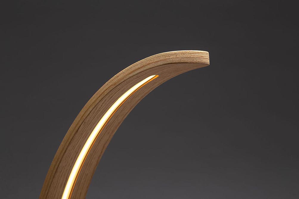 Flow floor%20lamp_detail_1_closeup_oak%20colour
